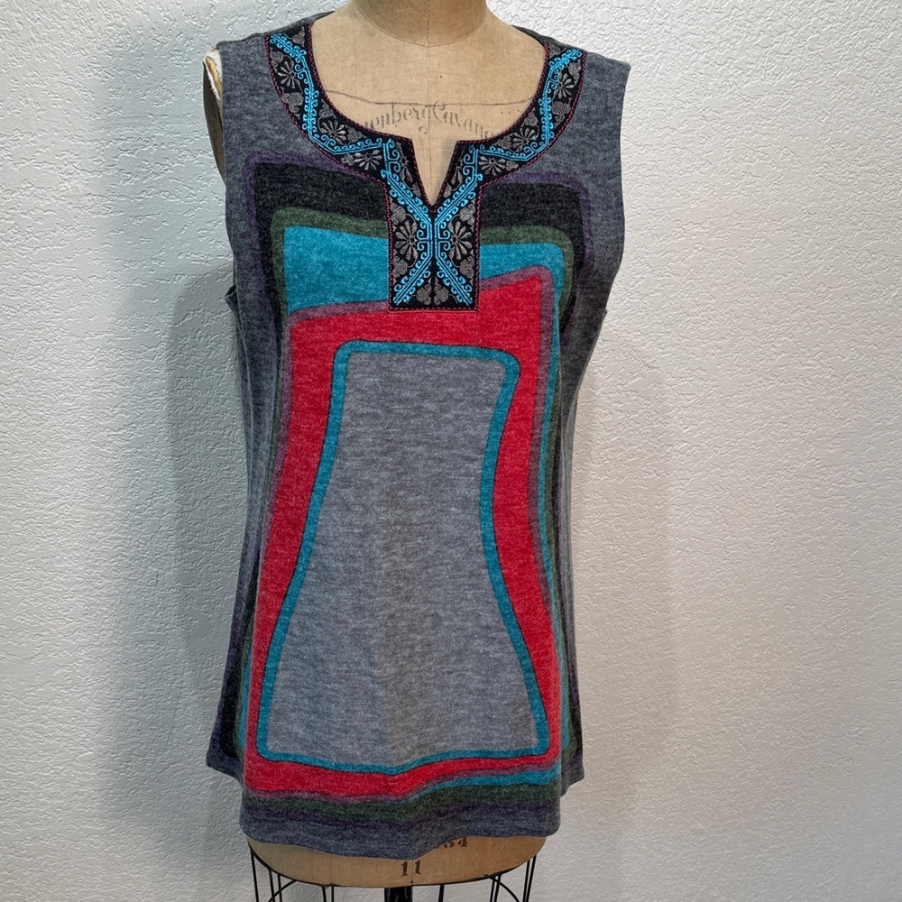 Adore Women M Gray Sleeveless Embroidered‎ Top with Multicolor Accents